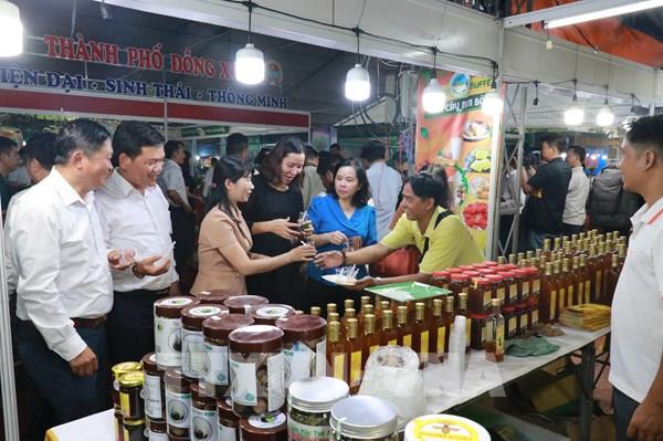 Hơn 300 gian hàng tham gia hội chợ nông sản tại Bình Phước