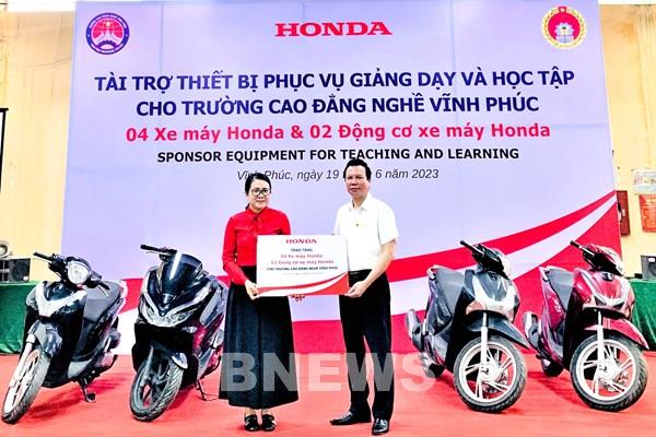 Honda tặng ô tô, xe máy và động cơ xe cho các trường cao đẳng, trung cấp nghề