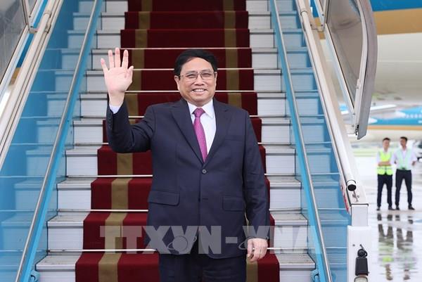 Thủ tướng lên đường thăm chính thức Trung Quốc và dự Hội nghị thường niên Diễn đàn kinh tế thế giới