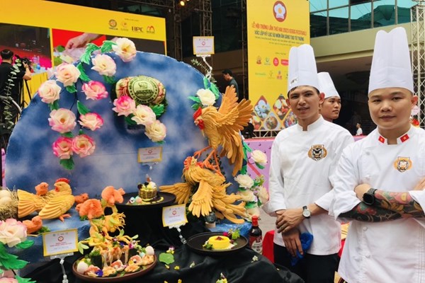 Đầu bếp nổi tiếng trình diễn món ăn từ trứng tại Thủ đô