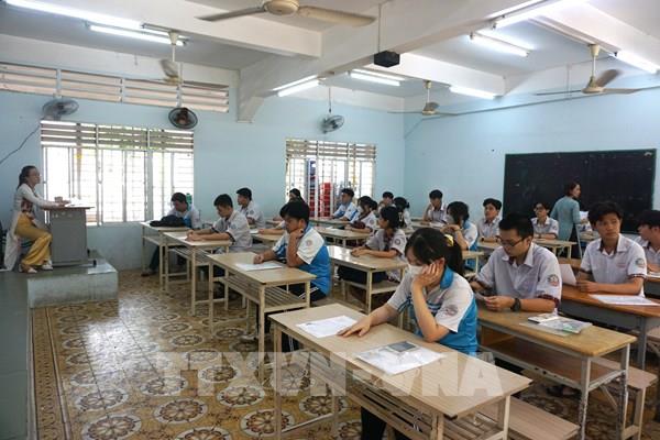 Kỳ thi tốt nghiệp THPT 2023: Thí sinh được phép mang đồng hồ đeo tay cơ vào phòng thi