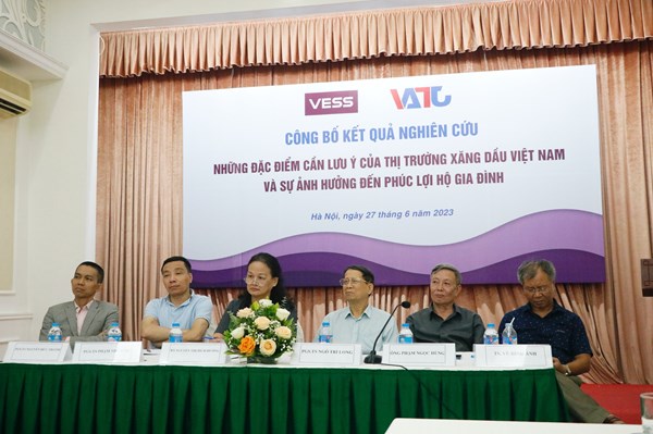 Giá xăng dầu và những tác động tới phúc lợi hộ gia đình