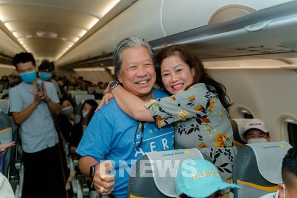 Khoảnh khắc đẹp trên chuyến bay Vietravel Airlines trong Ngày Gia đình Việt Nam