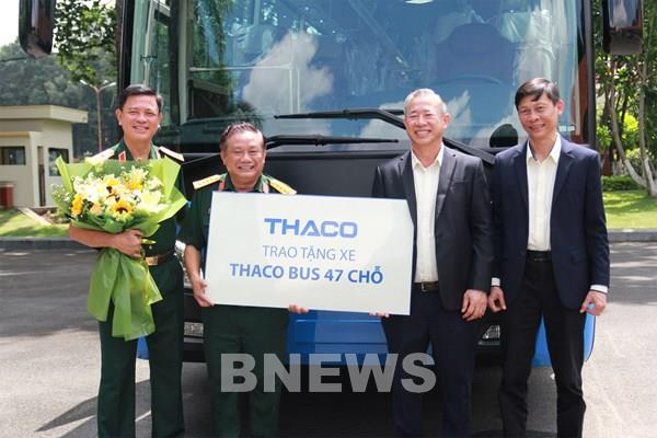 THACO trao tặng xe Bus 47 chỗ cho Bộ Tư lệnh Quân khu 7