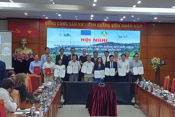 Hợp tác xây dựng chuỗi sản xuất, cung ứng cà phê không gây mất rừng