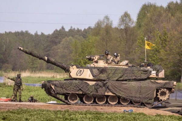 Ba Lan tiếp nhận lô xe tăng Abrams đầu tiên từ Mỹ