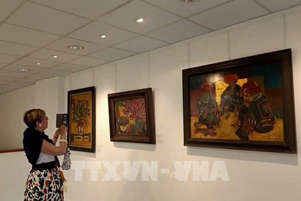 Triển lãm mỹ thuật “Sắc màu Việt Nam” tại Paris