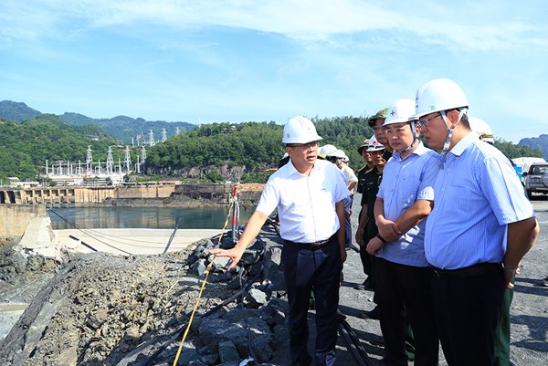 Đốc thúc tiến độ dự án Nhà máy Thủy điện Hòa Bình mở rộng
