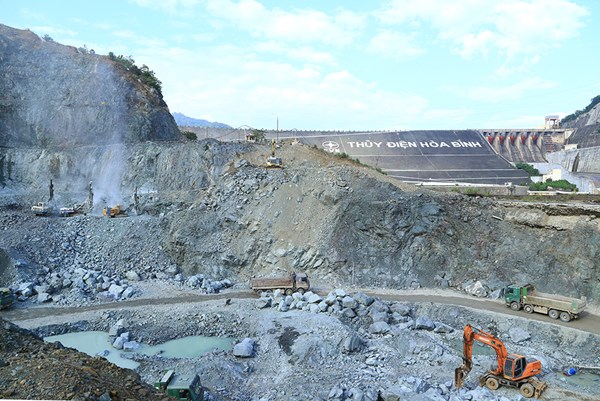 “Thúc” tiến độ triển khai dự án Nhà máy Thủy điện Hòa Bình mở rộng