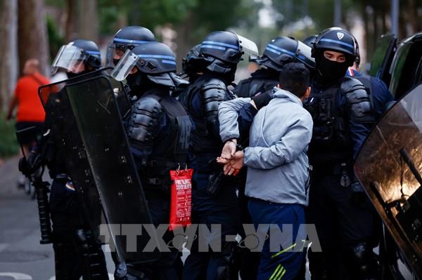 Pháp triển khai 45.000 cảnh sát để trấn áp các cuộc biểu tình bạo lực