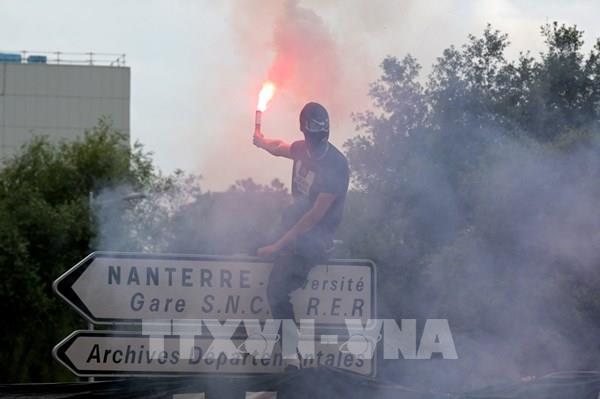 Pháp triển khai 45.000 nhân viên an ninh để ngăn bạo loạn