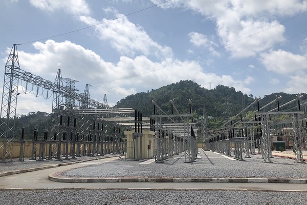Đóng điện đường dây 220 kV Bắc Giang- Lạng Sơn: tăng cường điện cho phía Bắc