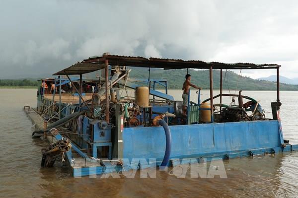 Xử lý nghiêm tình trạng khai thác cát trái phép trên sông Sê San