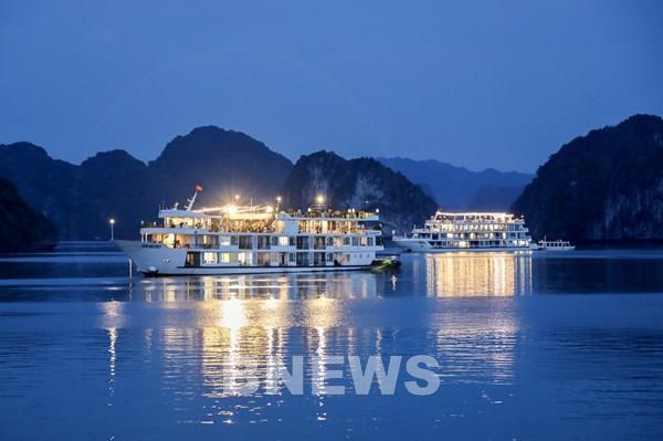 Trải nghiệm du lịch Hạ Long về đêm