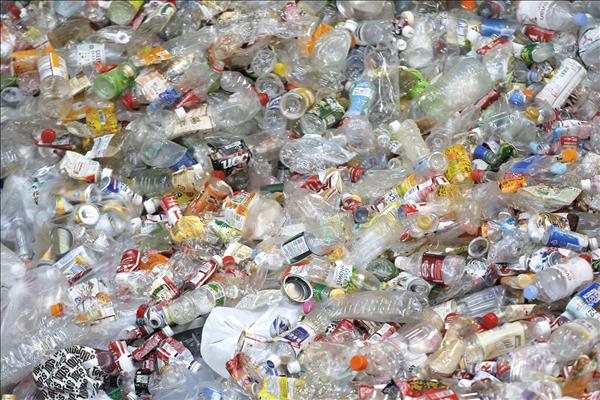 Thế giới tập trung giải quyết vấn đề chống ô nhiễm nhựa