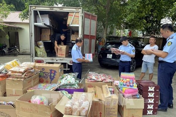 Lạng Sơn thu giữ trên 5.500 sản phẩm thực phẩm nhập lậu