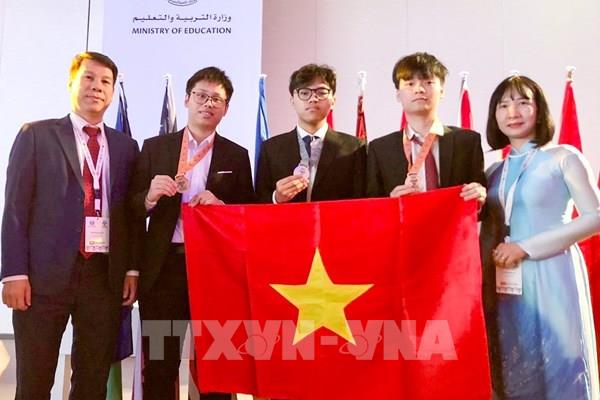 Ba thí sinh Việt Nam giành Huy chương Olympic Sinh học quốc tế năm 2023