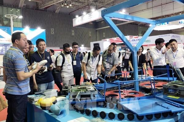 Khai mạc chuỗi hội chợ - triển lãm quốc tế chuyên ngành da và giày
