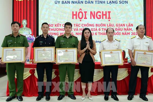 Ngăn hàng hóa nhập lậu từ biên giới