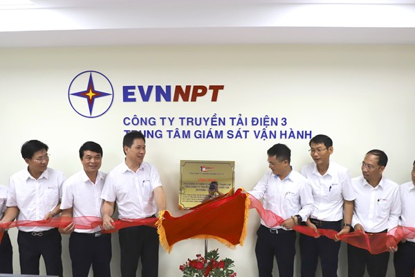 PTC3 gắn biển Công trình Trang bị Trung tâm giám sát vận hành Trạm biến áp không người trực