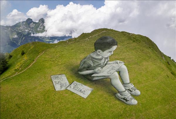 Thông điệp trên sườn núi của nghệ sĩ SAYPE