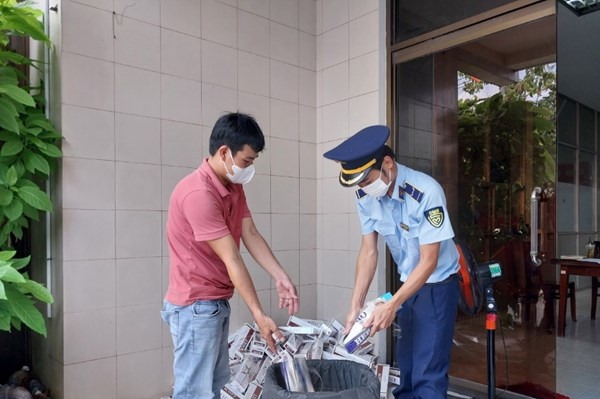 Giám sát tiêu hủy thuốc lá điếu và máy hút thuốc lá điện tử nhập lậu