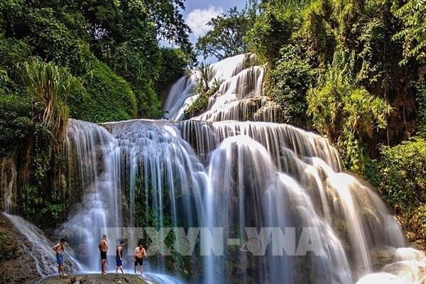 Khám phá vẻ đẹp hoang sơ của thác Mu (Hoà Bình)