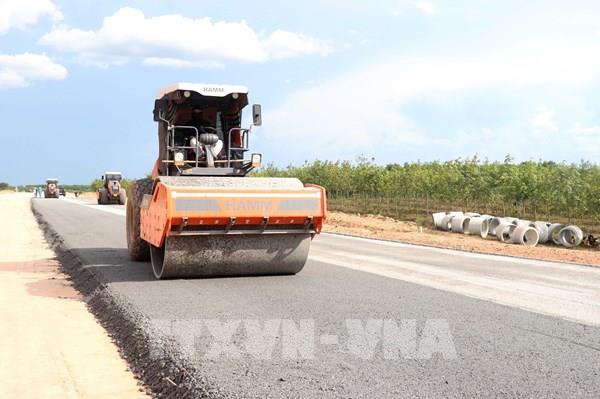 Tháo gỡ khó khăn triển khai các dự án đường bộ cao tốc