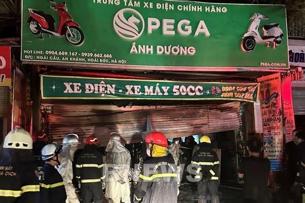 Hà Nội: Cháy cửa hàng kinh doanh xe đạp, xe máy điện làm 3 người tử vong