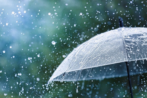 Du lịch gặp ngày mưa gió, ứng phó thế nào?