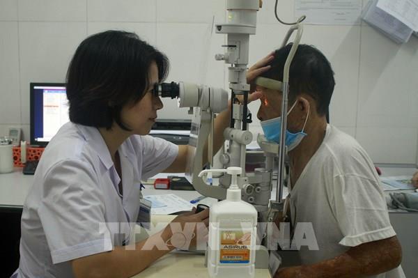 Người dân không nên tự ý mua thuốc khi bị viêm kết mạc