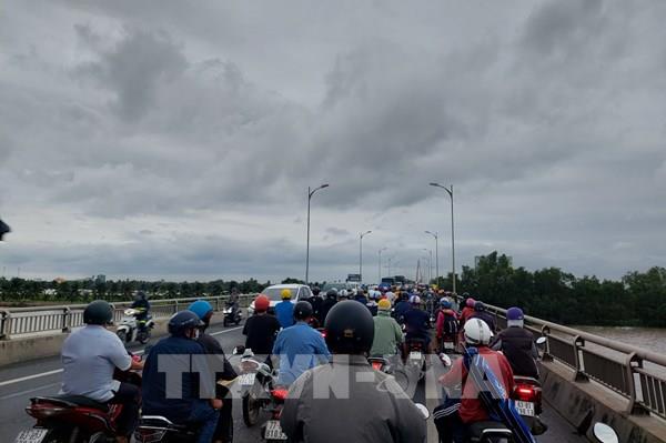 Hạn chế xe tải nặng qua cầu Rạch Miễu dịp Tết Nguyên đán