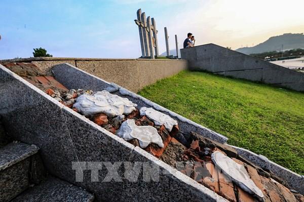 Quảng trường Hòa Bình xuống cấp và hư hỏng nghiêm trọng