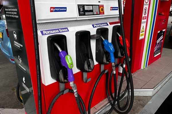 Indonesia bắt đầu mở bán xăng sinh học từ mật mía