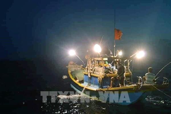 Quảng Ninh: Ngăn chặn các dịch vụ du lịch tự phát trên vịnh Hạ Long