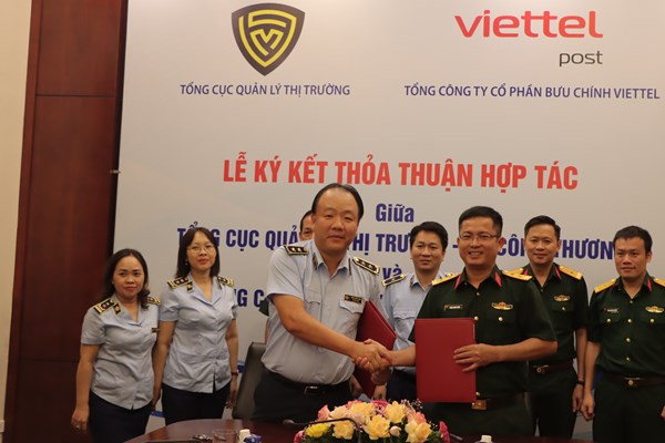 Tổng cục Quản lý thị trường và Viettel Post hợp tác trong kiểm tra, xử lý vi phạm qua đường bưu chính