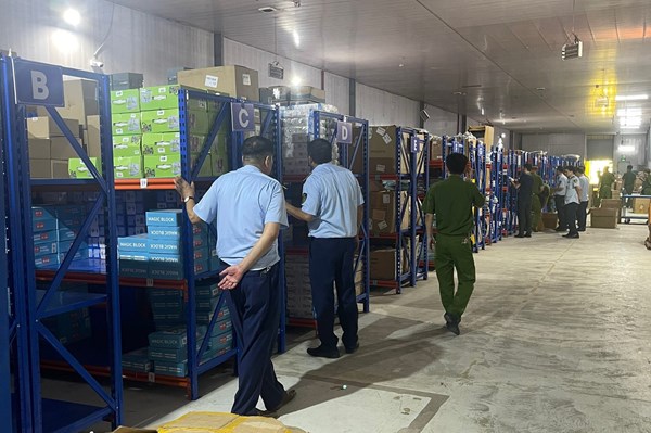Phạt cơ sở kinh doanh hàng nhập lậu