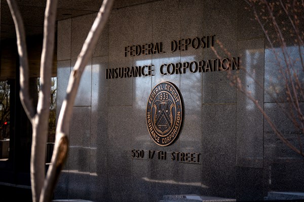 Mỹ lại có thêm một ngân hàng sụp đổ