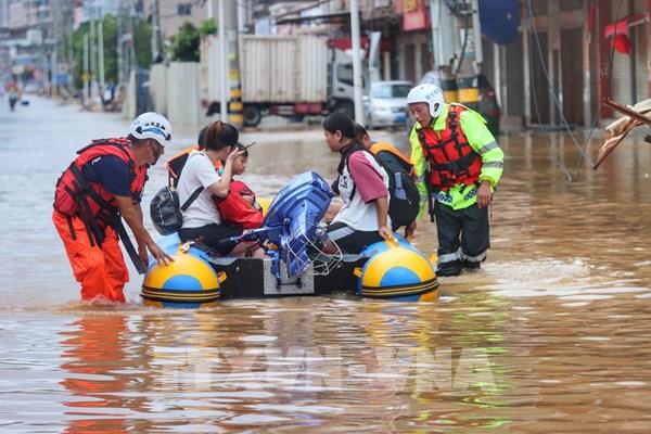 Trung Quốc duy trì cảnh báo mưa bão ở mức cao nhất
