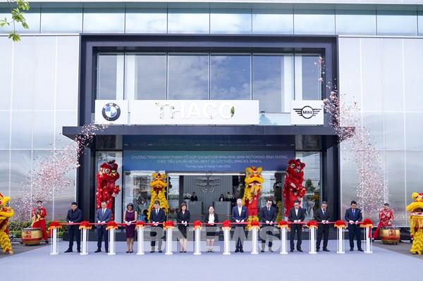 Khánh thành showroom BMW-MINI-BMW MOTORRAD và ra mắt xe điện BMW iX3, BMW i4
