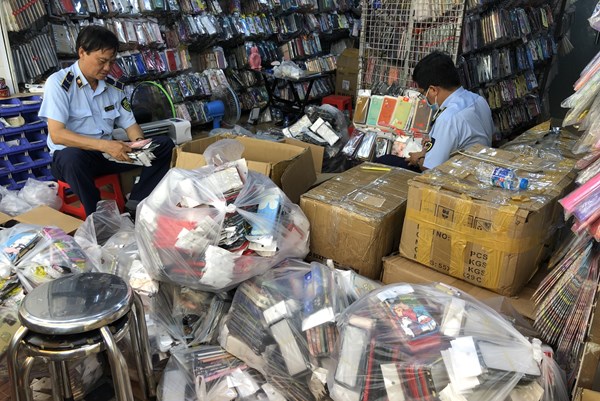 TP. Hồ Chí Minh thu giữ hàng loạt thiết bị điện thoại di động vi phạm