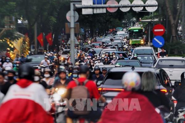 Sau cơn mưa lớn chiều 1/8, nhiều tuyến phố tại Hà Nội tắc nghẽn