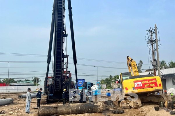 Tăng mũi thi công bù tiến độ cao tốc Cần Thơ - Hậu Giang