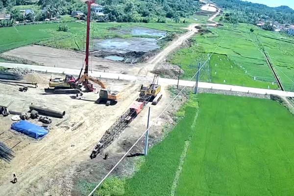 Truyền tải điện Phú Yên đảm bảo an toàn lưới điện cho thi công dự án cao tốc Bắc - Nam