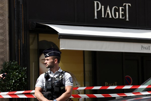Cướp đồ trang sức trị giá hàng triệu USD tại Paris