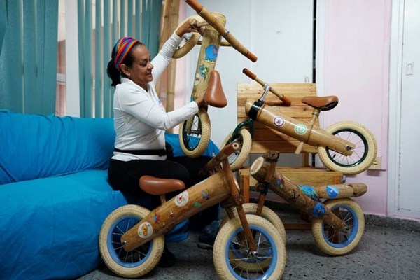 Xe đạp tre - "Làn gió mới" trên đường phố Cuba