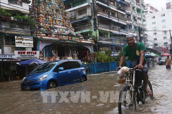 Myanmar sơ tán hàng nghìn người do mưa lũ