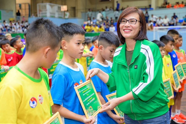 Cúp Nestlé MILO 2023: Tặng 16 suất học bổng cho cầu thủ nỗ lực vượt qua khó