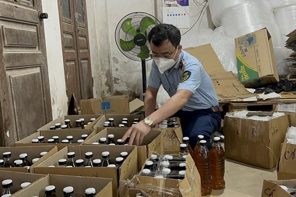 Hà Nội khởi tố vụ án buôn bán mật ong giả tại huyện Hoài Đức