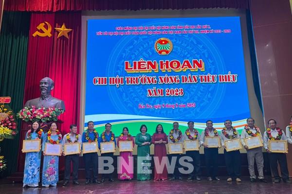 Tôn vinh những nông dân tỷ phú 